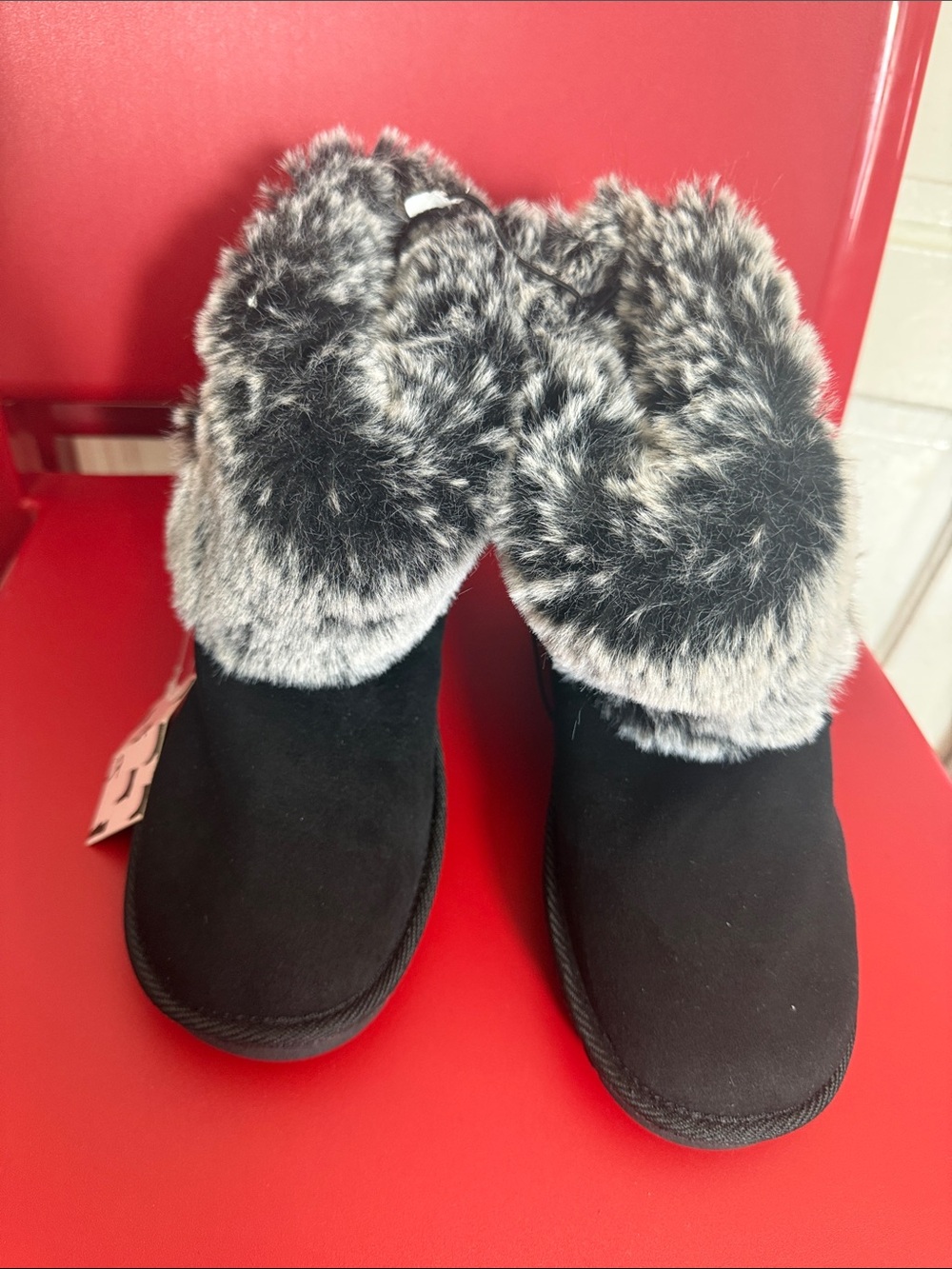 Women's Black Faux-Fur Cuffed Winter Slippers